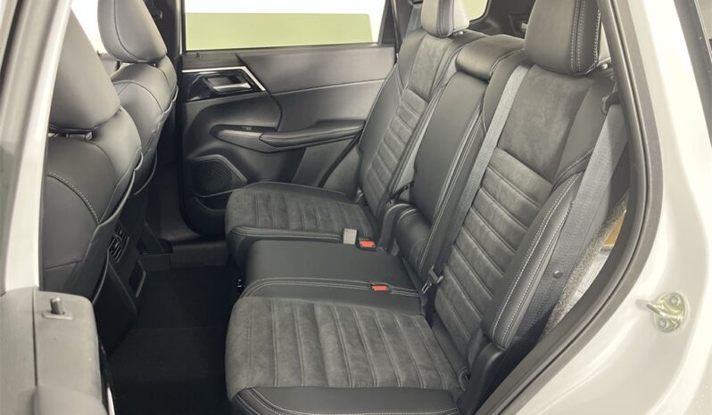 
								Mitsubishi Outlander full									