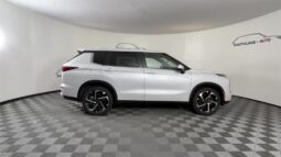 
										Mitsubishi Outlander full									