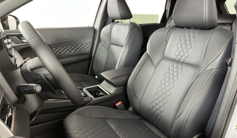 
								Mitsubishi Outlander full									