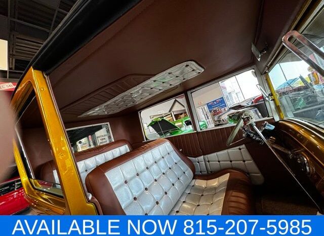 
 Ford 2 door sedan full									