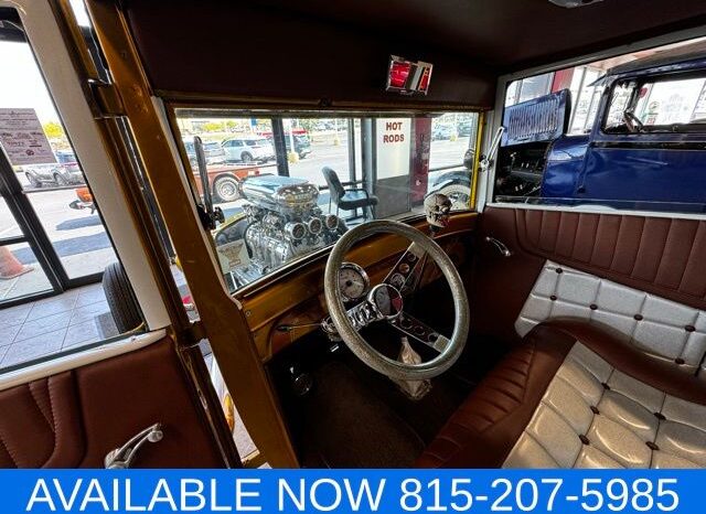 
 Ford 2 door sedan full									