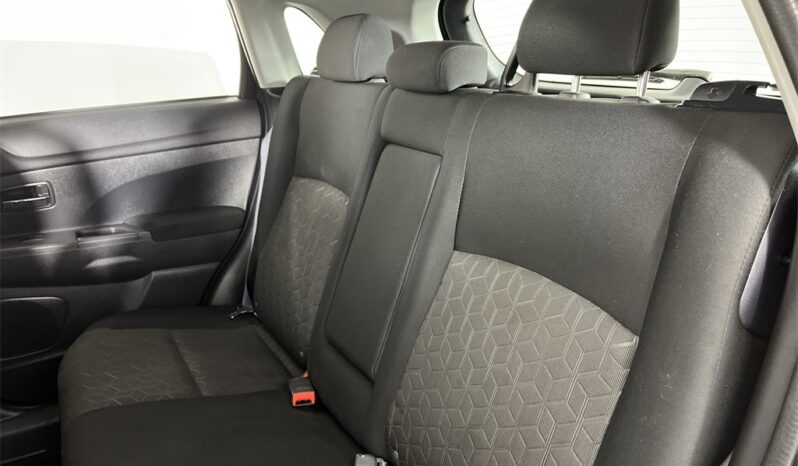 
								Mitsubishi Outlander Sport full									