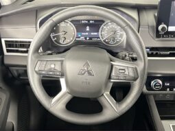 
										Mitsubishi Outlander full									