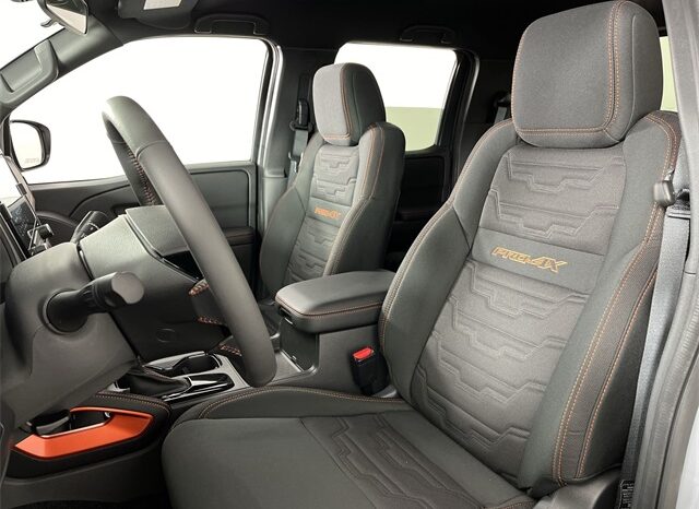 
								Nissan Frontier full									