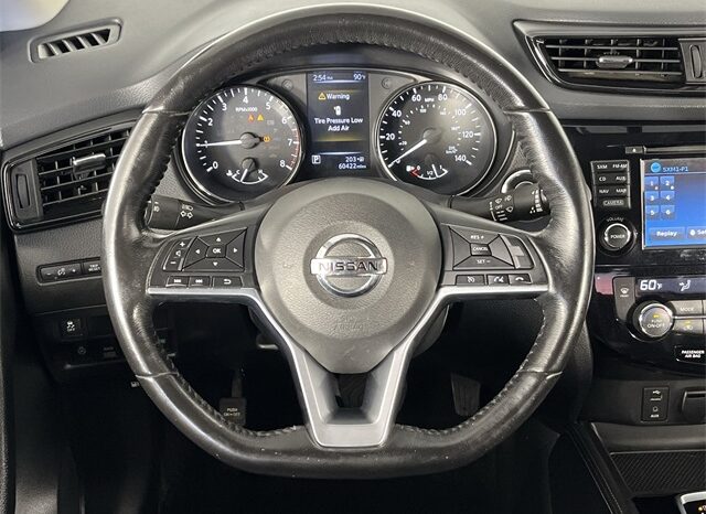 
								Nissan Rogue Sport full									