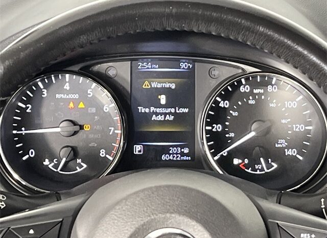 
								Nissan Rogue Sport full									