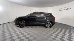 
										Nissan Rogue Sport full									