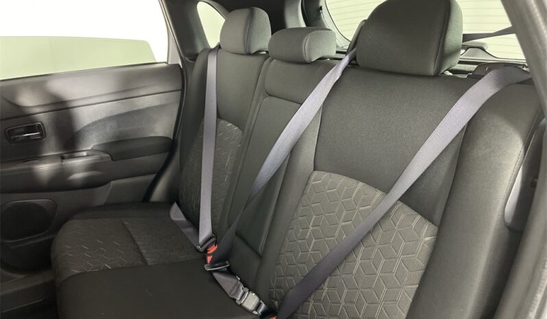 
								Mitsubishi Outlander Sport full									