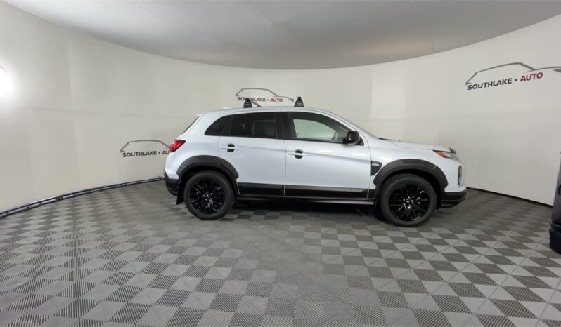 
								Mitsubishi Outlander Sport full									