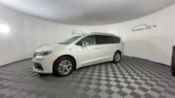 
										Chrysler Pacifica Hybrid full									