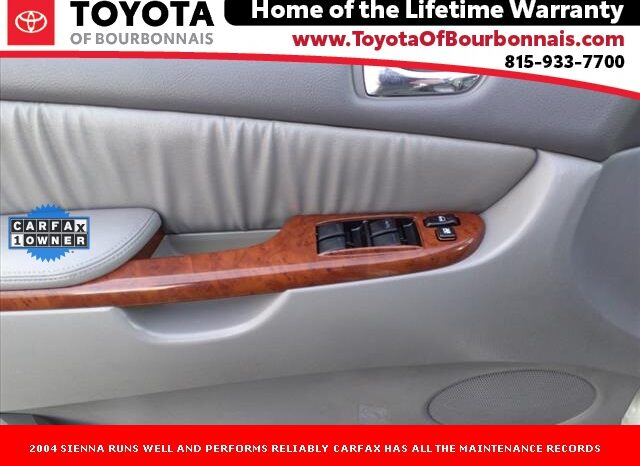 
								Toyota Sienna full									