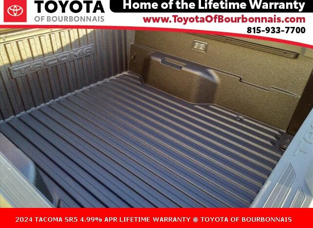 
								Toyota Tacoma full									