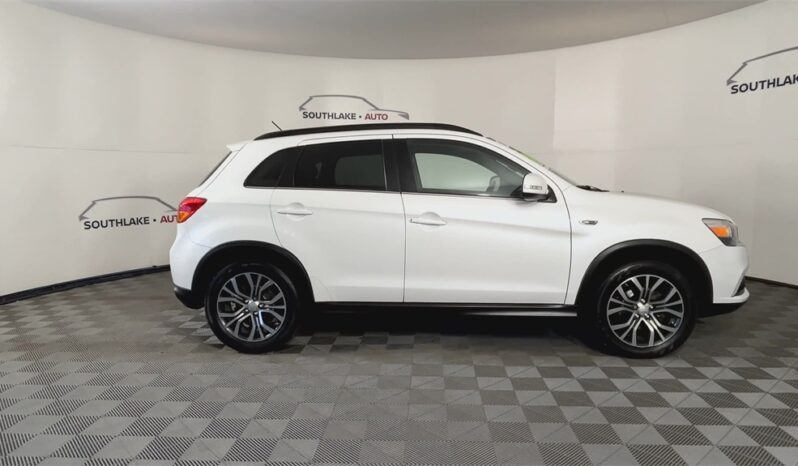 
								Mitsubishi Outlander Sport full									