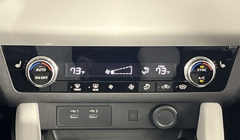 
								Mitsubishi Outlander full									