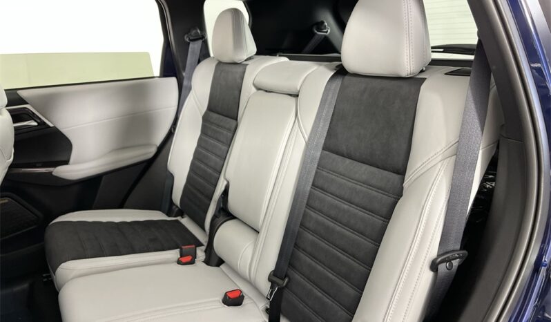 
								Mitsubishi Outlander full									