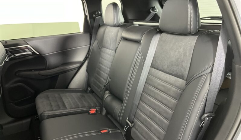 
								Mitsubishi Outlander full									