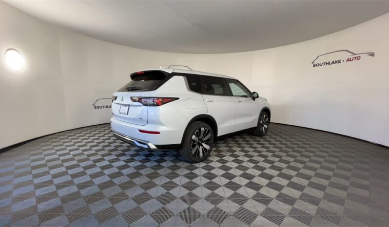 
								Mitsubishi Outlander full									