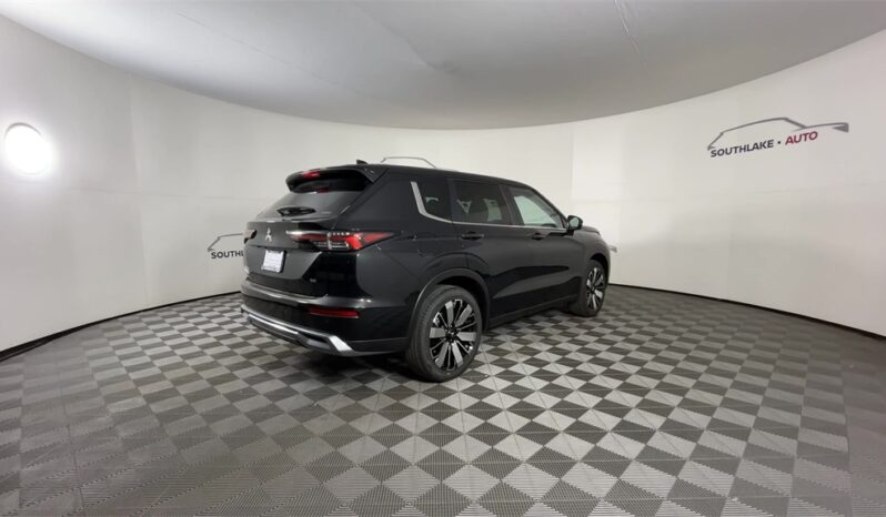 
								Mitsubishi Outlander full									