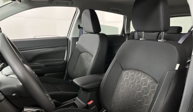
								Mitsubishi Outlander Sport full									