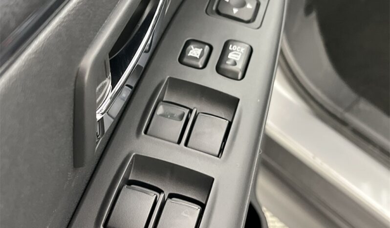 
								Mitsubishi Outlander Sport full									