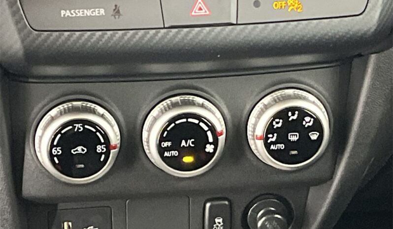 
								Mitsubishi Outlander Sport full									