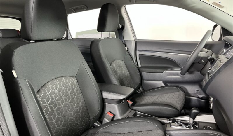 
								Mitsubishi Outlander Sport full									