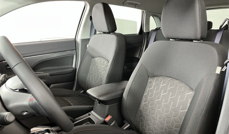
								Mitsubishi Outlander Sport full									