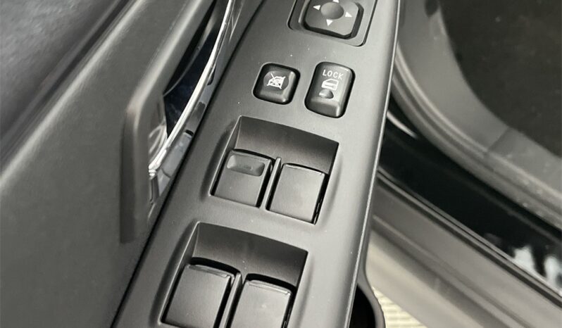 
								Mitsubishi Outlander Sport full									