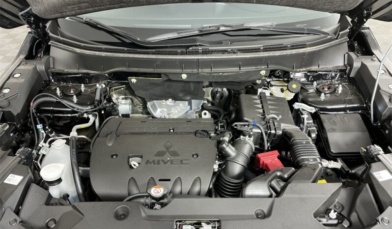 
								Mitsubishi Outlander Sport full									
