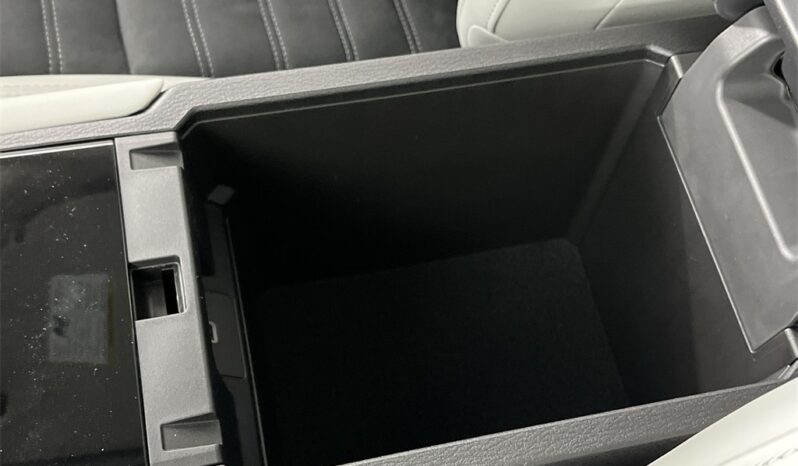 
								Mitsubishi Outlander full									
