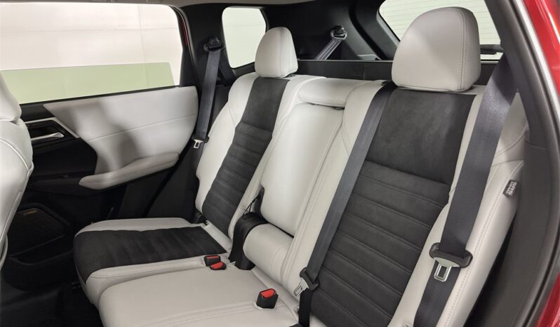 
								Mitsubishi Outlander full									