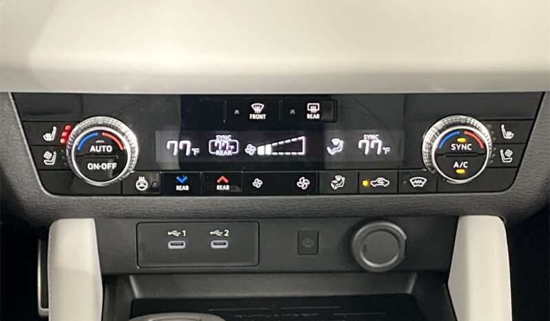 
								Mitsubishi Outlander full									