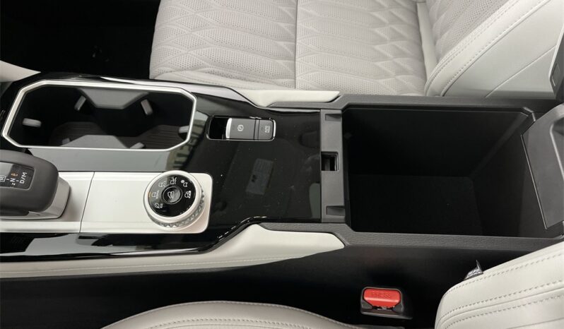 
								Mitsubishi Outlander full									