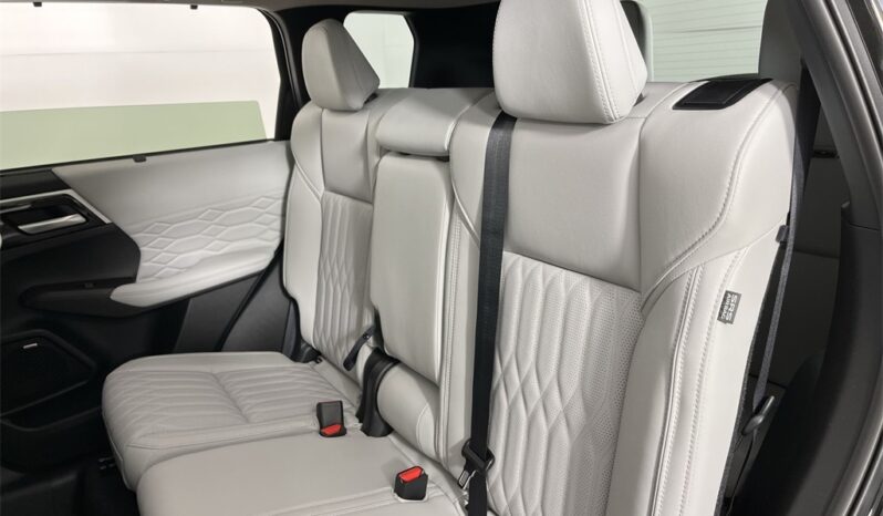 
								Mitsubishi Outlander full									