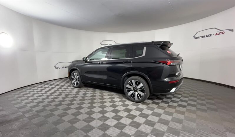 
								Mitsubishi Outlander full									