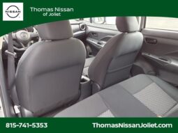 
										Nissan Versa full									