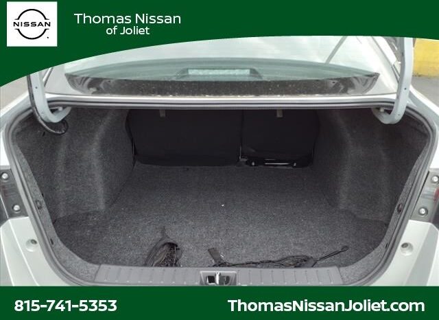 
								Nissan Versa full									