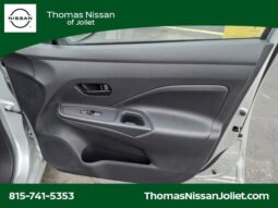 
										Nissan Versa full									