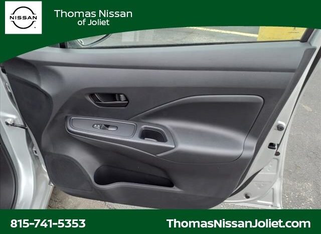 
								Nissan Versa full									