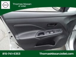 
										Nissan Versa full									