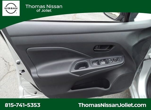 
								Nissan Versa full									