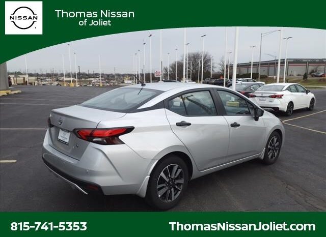 
								Nissan Versa full									