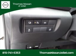 
										Nissan Versa full									