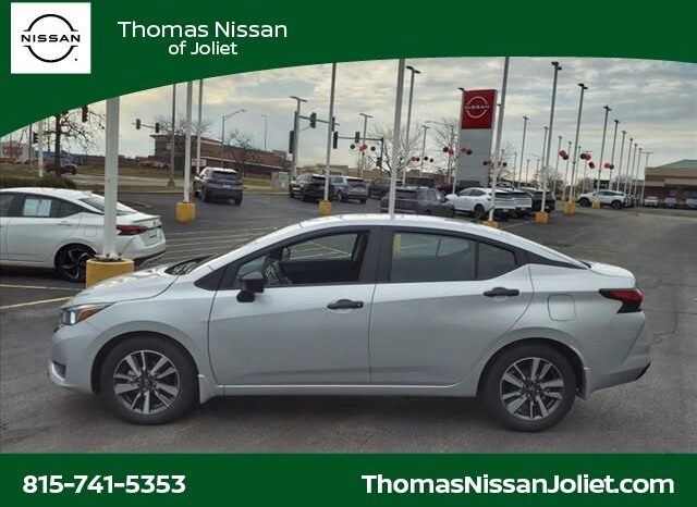 
								Nissan Versa full									