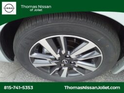 
										Nissan Versa full									