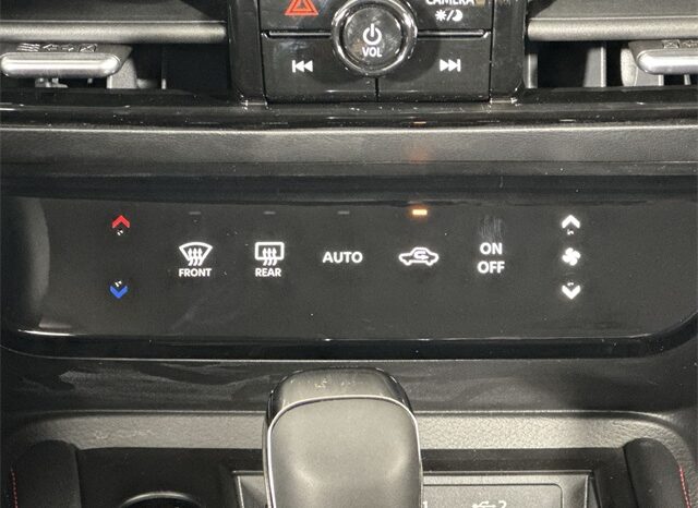
								Nissan Kicks full									