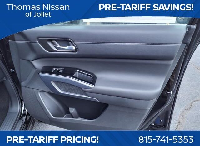 
								Nissan Pathfinder full									