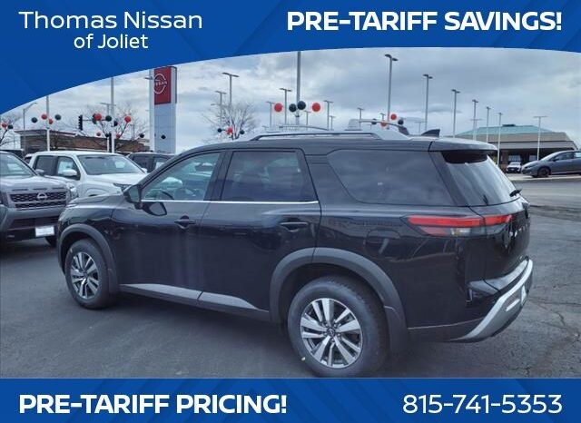 
								Nissan Pathfinder full									