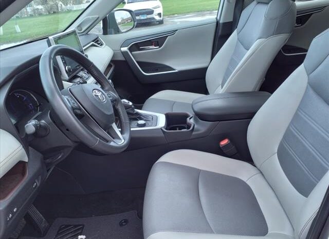 
								Toyota RAV4 Hybrid full									
