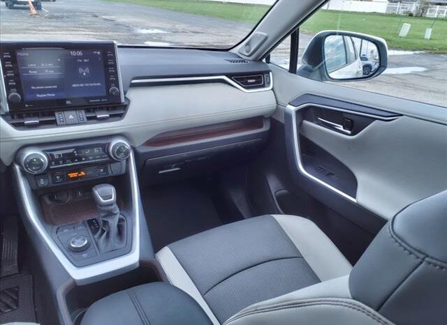 
								Toyota RAV4 Hybrid full									